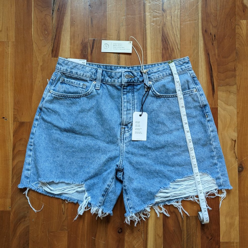 Distressed Denim Mom Short - Picture 6 of 6